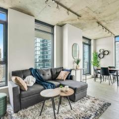 Corner Luxury High-Rise Condo Sleeps 7