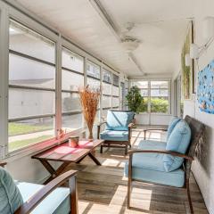 Golf Retreat with Pool Access 3 Mi to Dtwn Naples