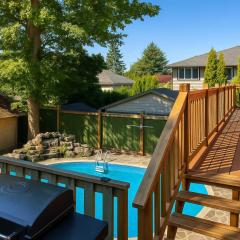 Quaint Attic Suite w Pool & Deck Access