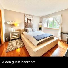 Peg City Queen Guest Suite & Ensuite Bath With Parking