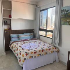Studio com varanda no coração de Curitiba!