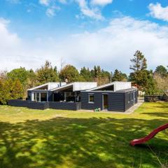 12 person holiday home in Løgstør-By Traum