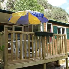 Mobil-home confortable avec terrasse pour 4 personnes à Meyrueis - API-1-52-181