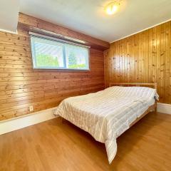 Peaceful place with Living Room, Kitchen and Washing Machine near YVR Airport, Transit and Shopping Mall