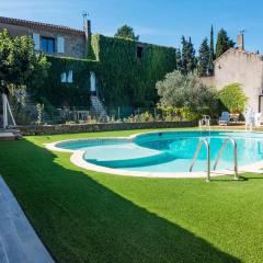 Holiday Home in Montbrun with Pool & Vineyards