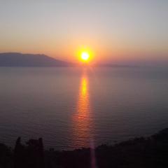 Seaview Studio in beautiful setting, west from Chania