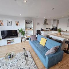 Sky View Balcony Suite - Parking & Panoramic Views