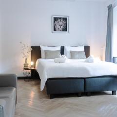 Studio With Balcony And Full Kitchen Near Hotspot