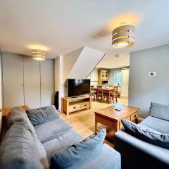 2Bed Cottage Near Odiham Castle Scenic Field Views