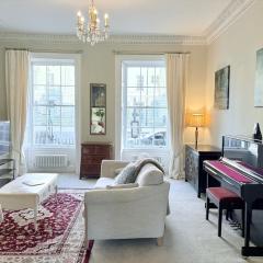 Large Quiet City Centre Holiday Home in Great Pulteney St, Bath