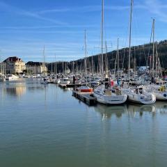 Petite maison plage et port de plaisance à pied