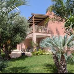 Charmante maison avec jardin et piscine