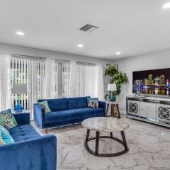 Cozy Newly Renovated Home Near Beach - Tiki Hut