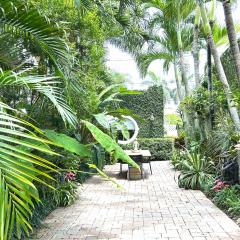 Tropical Cottage with Pool