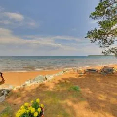 Private Sandy Beach: Lake Superior Group Retreat