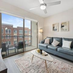 Chill & Tone 1BR Frisco King & Sofa, Gym & Pool