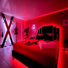 Luxury Lovers Escape Hot Tub & Fantasy Suite