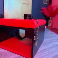 Red Chamber Tx King Spa & Couples Retreat