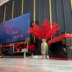 Red Chamber Tx King Spa & Couples Retreat