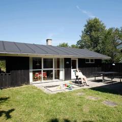 6 person holiday home in Ålbæk-By Traum