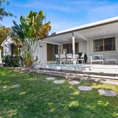 The Palm House - Rainbow Beach. Wifi. Aircon. Pets
