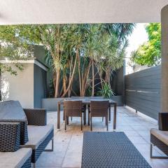 Albion Breeze Pool Access, Patio & City Convenience