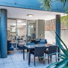 Albion Breeze Pool Access, Patio & City Convenience