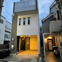 新宿直通6分 渋谷15分 泉町一軒家 最大8名様