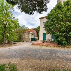 Apartment with pool amid vineyards and near the beach