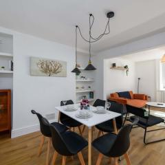 Bright & Spacious 3 Bed Home Minutes frm Bike Park