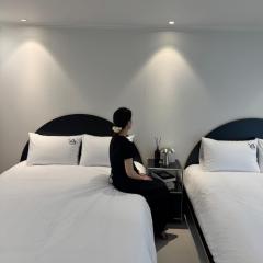 Moa stay 5minute from DDP Station