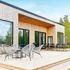 Modern Lakeside Retreat-By Traum