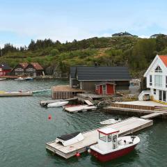 6 person holiday home in Urangsvåg