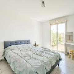 Lovely 1BR with garden, private parking & Sea View