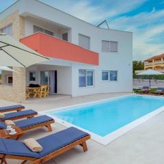 Luxurious Home In Vrsi With Sauna