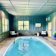 Amazing Heated Pool Cabin with View!
