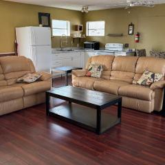 LARGE 2bed 1bath Near Beach & Downtown with KING BED