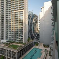 DAMAC Majestine Studio with Pool, Spa and Gym Near Bus & DubaiMall