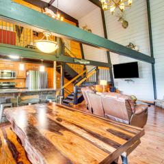 Stunning Views, Hot Tub, 3 Decks Gatlinburg Cabin