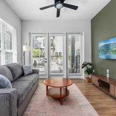 Luxury Condo Sleep the Whole Family Pool and Gym