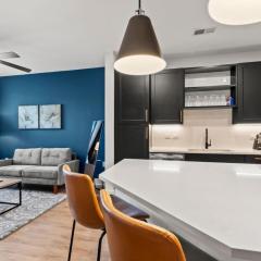 Beautiful 1BD Vibrant and Central Community Pool