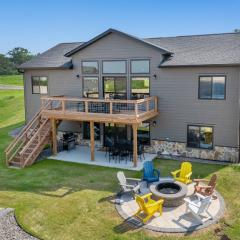 New Listing Lakeside Beach Sleeps 15+ Pet friendly