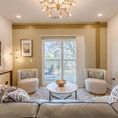 Beautiful 2B2B Condo with Free Street Parking 525Pkwy101