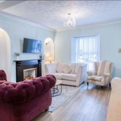 Family-Friendly Pink Cottage Central Tenby