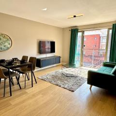 Luxury City Stay, close to Station & Centre Shops