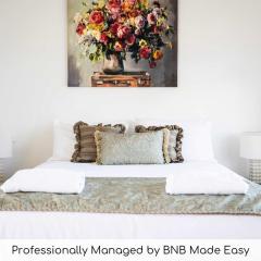 The Elm Apartments - The Gold Room