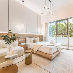 Modern Studio with Huge Balcony, Near Dubai Canal and Mins to Downtown Dubai, Fawad Azizi Residence, Al Jaddaf by Deluxe Holiday Homes