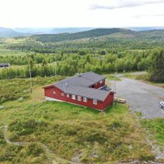 Red Cross Cabin, Spacious mountain lodge
