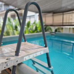 Ahmad's Homestay & Pool di Bukit Cerakah, Shah Alam