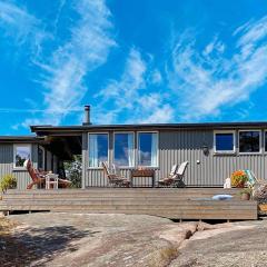 Serene Seaside Retreat in Vesteroy-By Traum